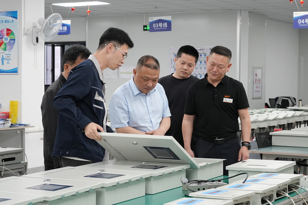 東至縣委常委、政法書記一行蒞臨我司參觀考察